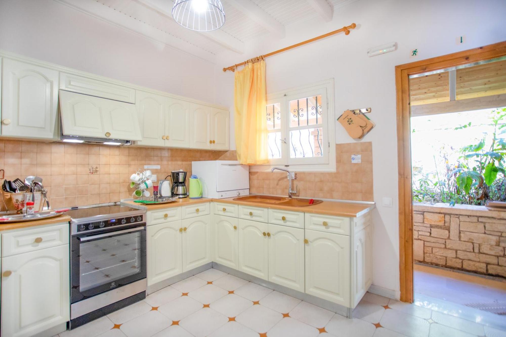 Seaview Calypso Villa Nisaki  ภายนอก รูปภาพ