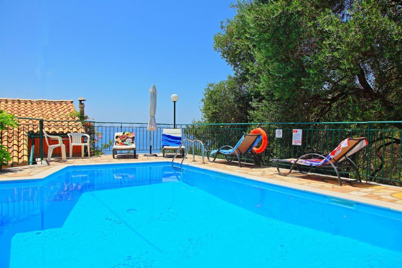 Seaview Calypso Villa Nisaki  ภายนอก รูปภาพ