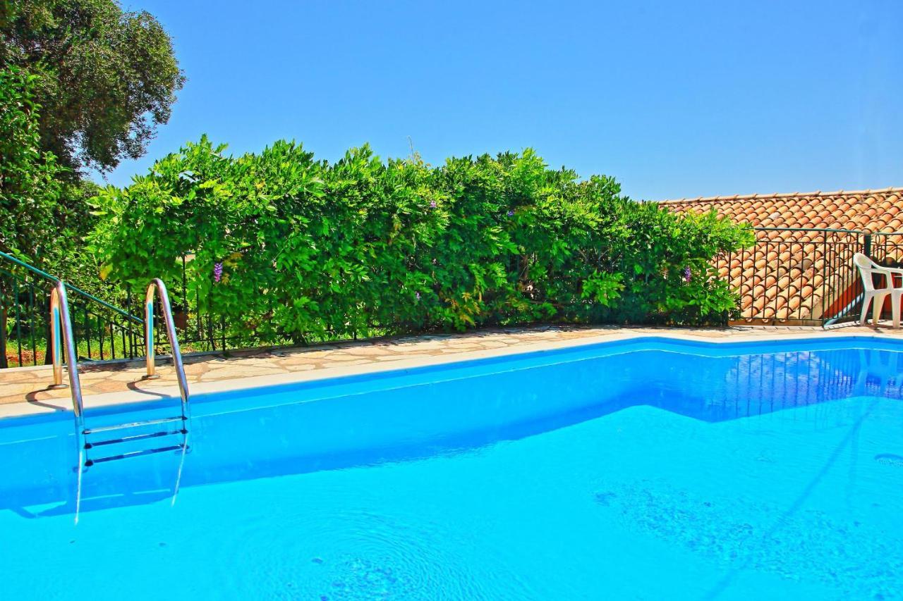 Seaview Calypso Villa Nisaki  ภายนอก รูปภาพ