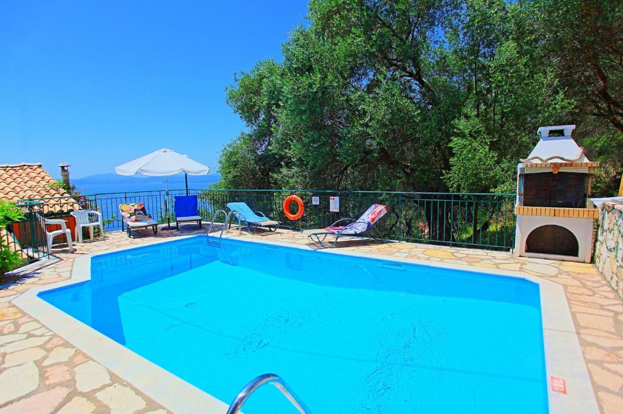 Seaview Calypso Villa Nisaki  ภายนอก รูปภาพ