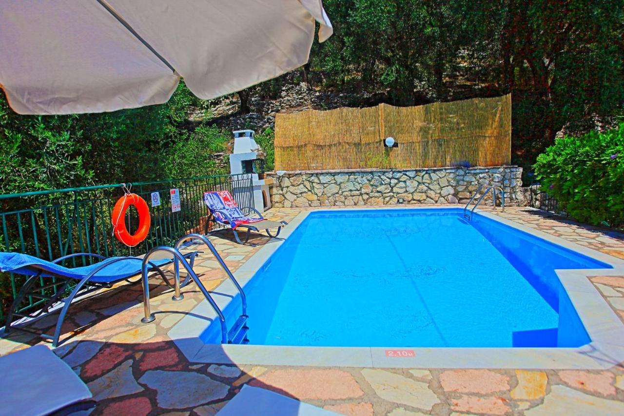 Seaview Calypso Villa Nisaki  ภายนอก รูปภาพ