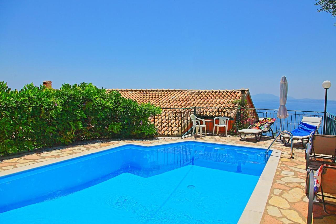 Seaview Calypso Villa Nisaki  ภายนอก รูปภาพ